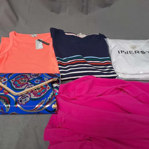 BOX OF APPROXIMATELY 25 ASSORTED CLOTHING ITEMS TO INCLUDE - DRESS , BAG , T-SHIRT ETC - COLLECTION ONLY