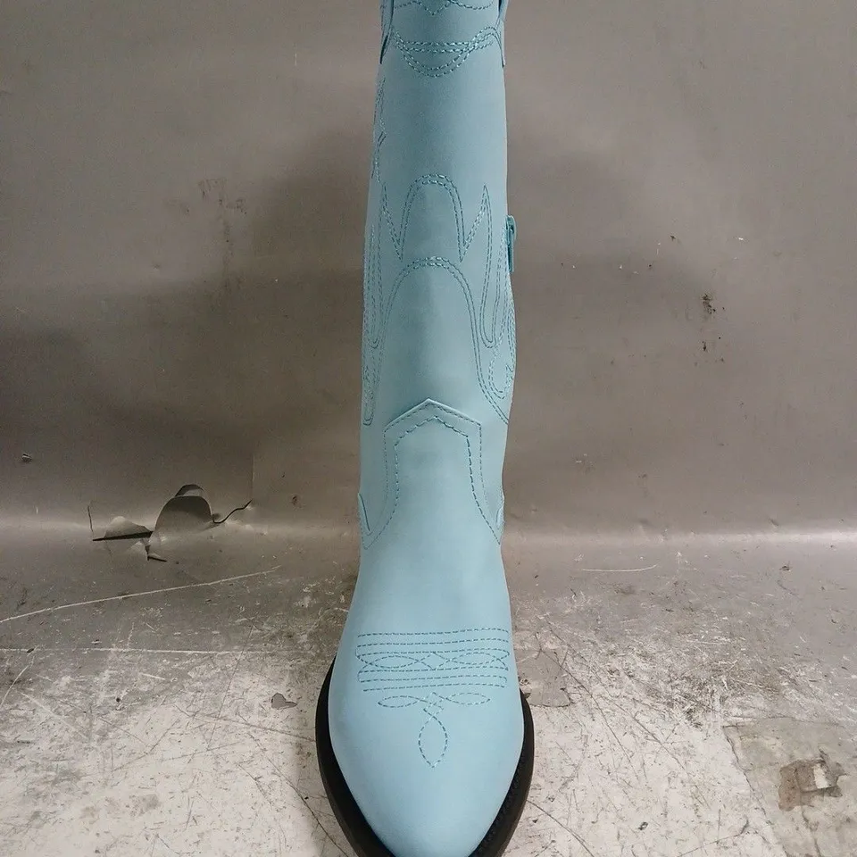 BOXED PAIR OF KOI SLINGSTAR COWBOY BOOTS IN BLUE SIZE UK 8