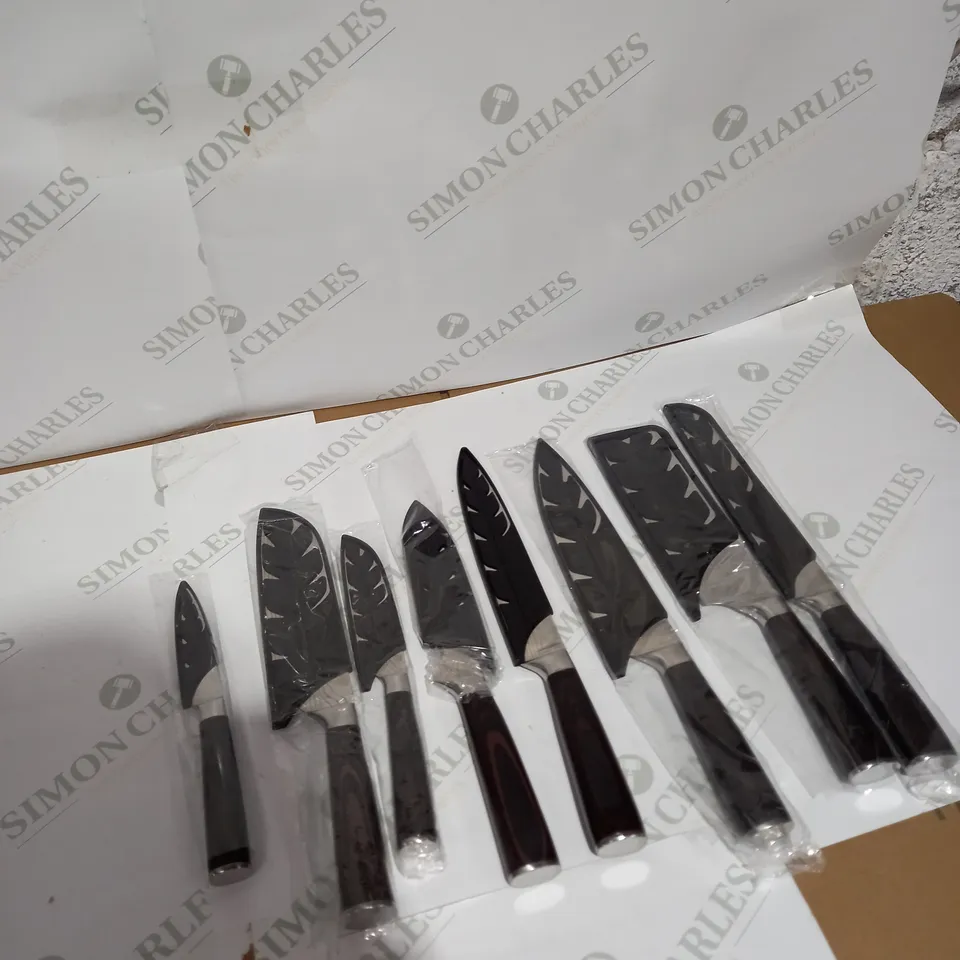 SET OF 8 KITCHEN KNIVES 