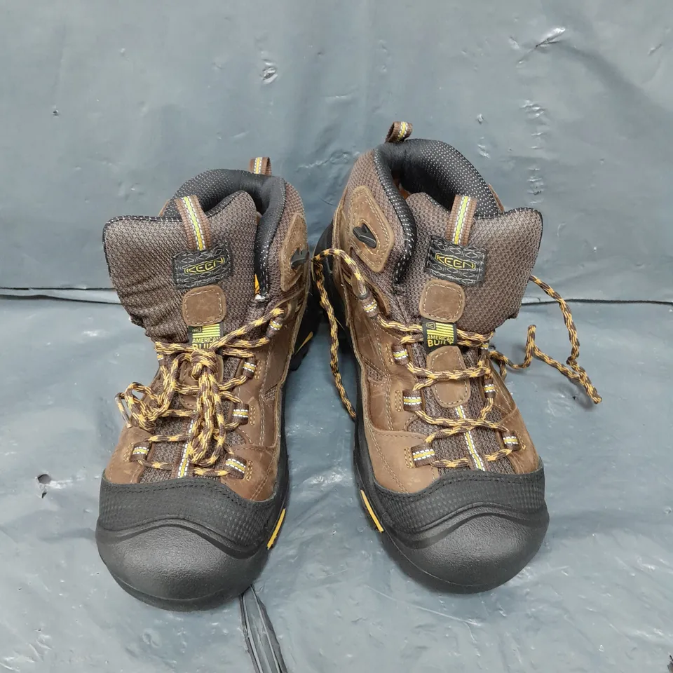 PAIR OF KEEN UTILITY SAFETY BOOTS - 7.5