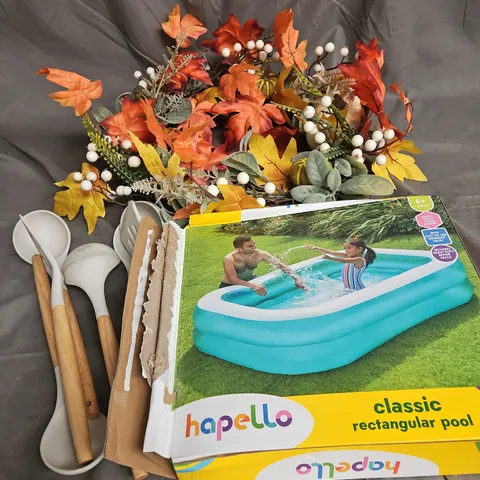 BOX OF APPROXIMATELY 10 ASSORTED HOMEWARE ITEMS TO INCLUDE - WREATH - KITCHEN UTENSILS - KIDS POOL ETC. 