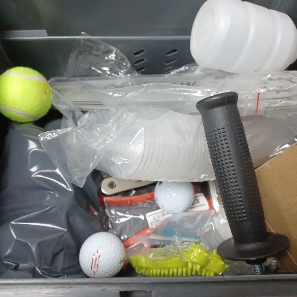 BOX OF APPROXIMATELY 8 ASSORTED ITEMS TO INCLUDE - TENNIS BALL , DIGITAL MICROSCOPE , CHOPPER ETC