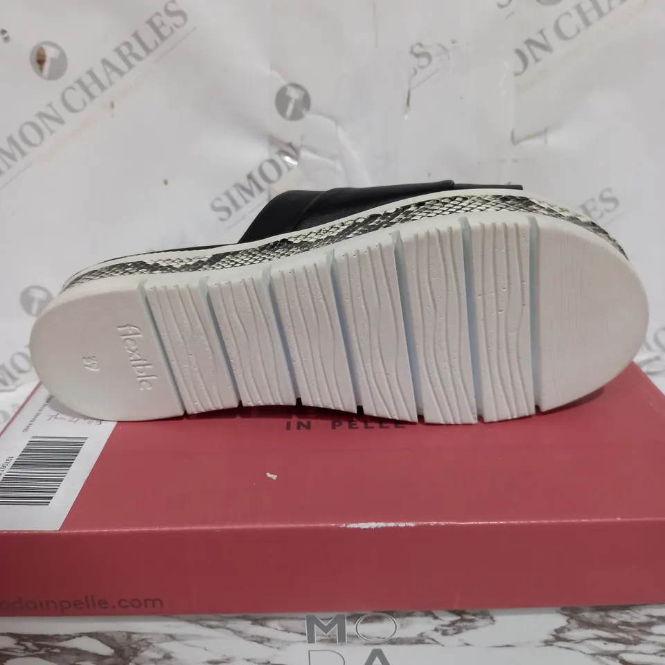 BOXED MODA IN PELLE ORAH BLACK LEATHER SANDALS WITH SNAKE SKIN STYLE - SIZE 6