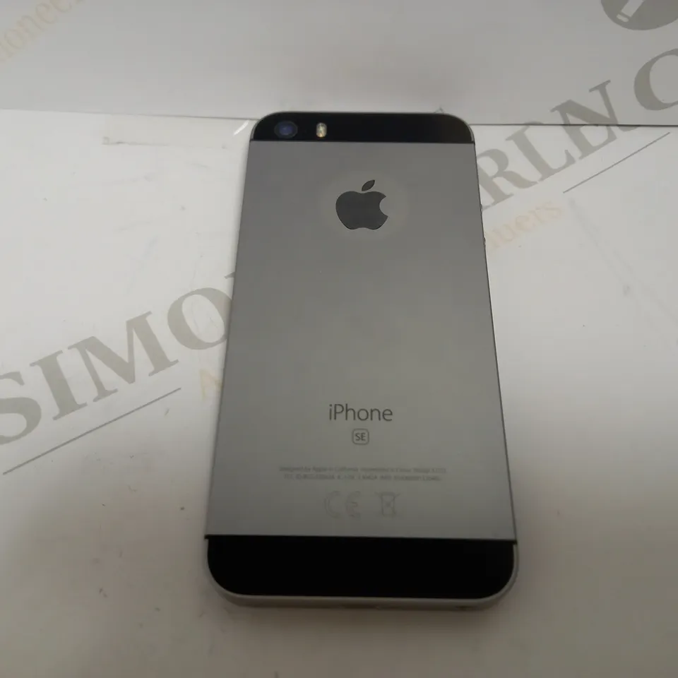 APPLE IPHONE SE (1ST GENERATION) - SILVER 