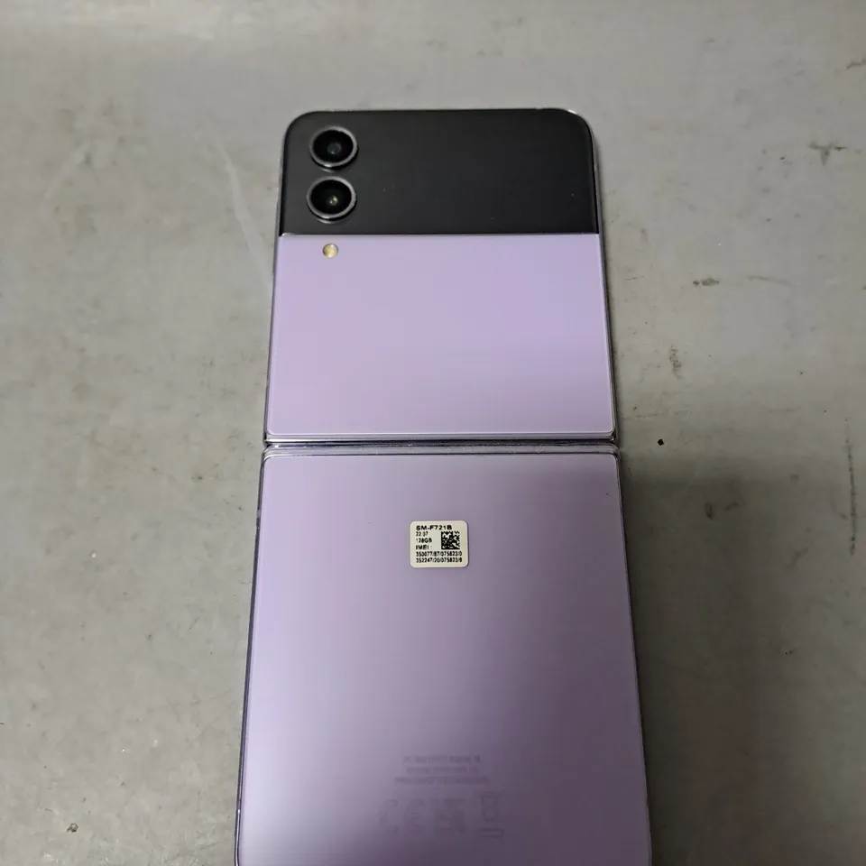 SAMSUNG GALAXY Z FLIP 4 SMARTPHONE IN PURPLE