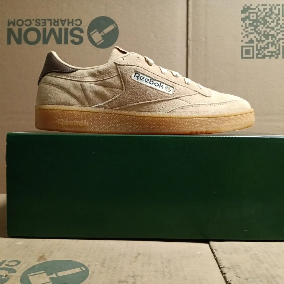 BOXED PAIR OF REEBOK CLUB C 85 TRAINERS IN TAN SIZE UK 8.5