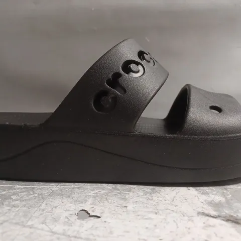 PAIR OF CROCS BAYA PLATFORM SANDALS IN BLACK SIZE UK 8