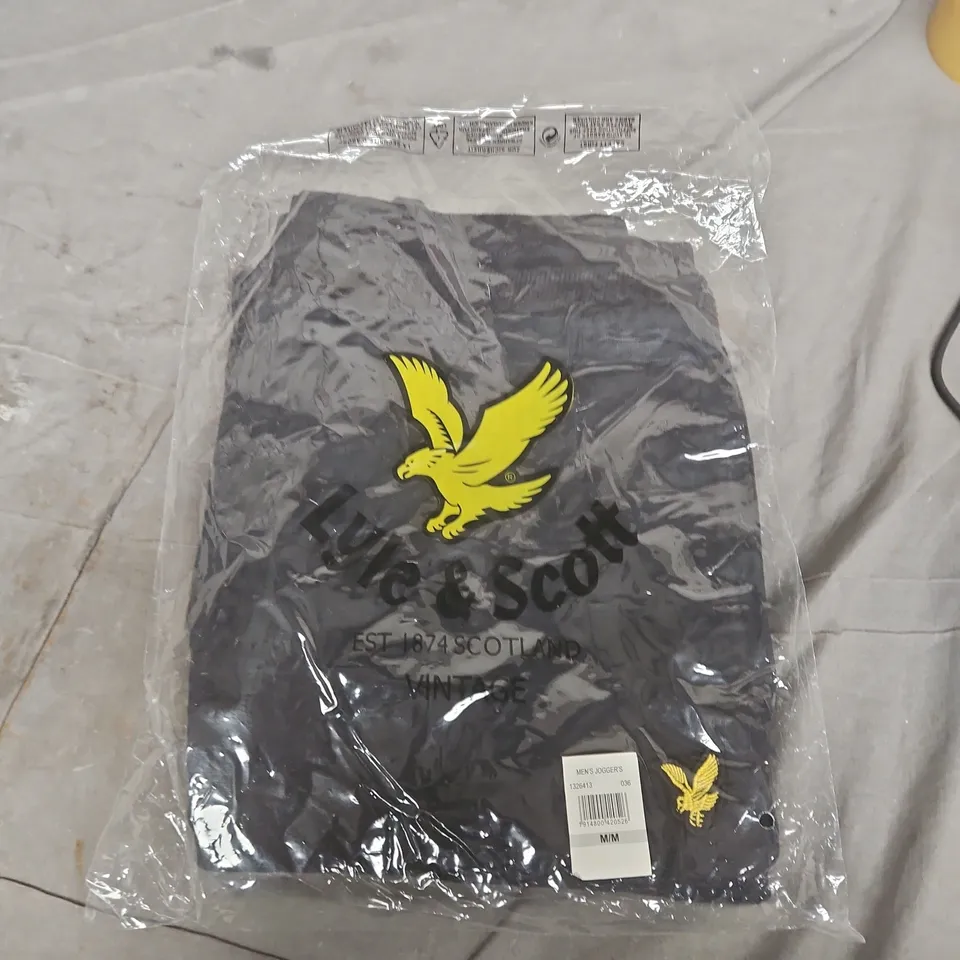LYLE & SCOTT MEN'S JOGGERS – NAVY WITH YELLOW EAGLE LOGO M