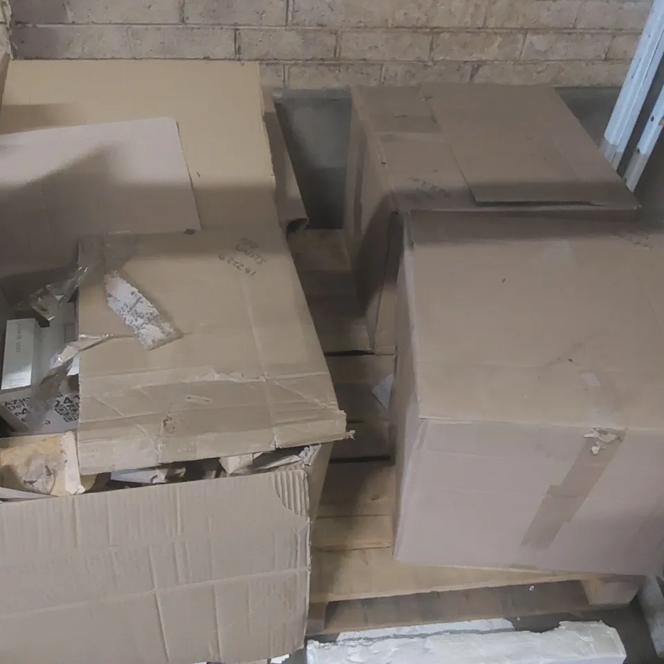 PALLET CONTAINING A VERY LARGE QUANTITY OF AZIO BEAUTY NIGHT CREAM