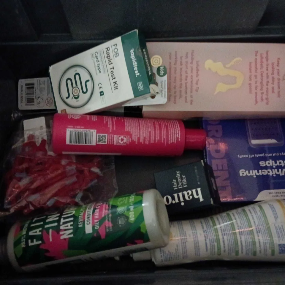 APPROXIMATEY 20 ASSORTED HEALTH AND BEAUTY PRODUCTS TO INCLUDE - NIVEA RICH MOISTURISING LOTION - LULLABELLZ VENT HAIRBRUSH AND SEA MAGIK SEAWEED SHAMPOO