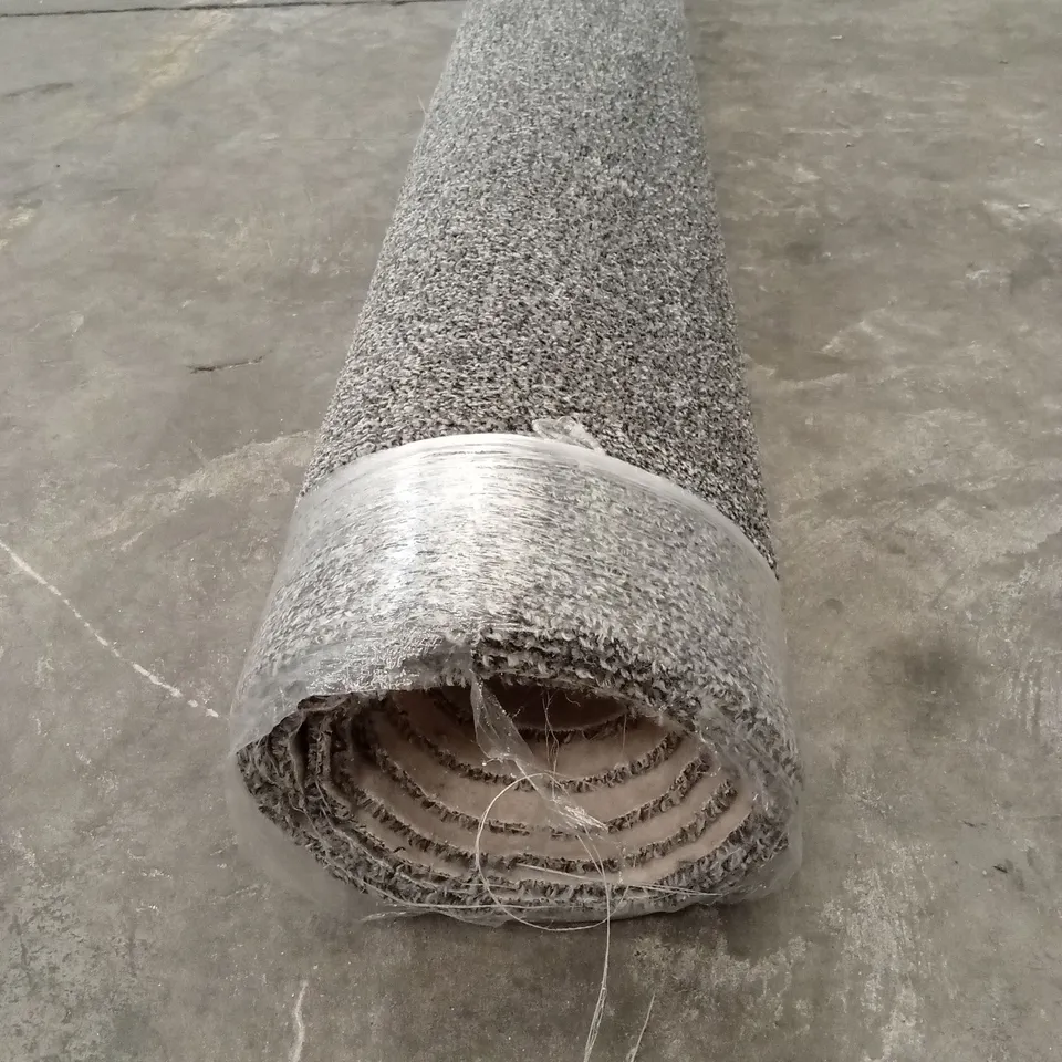 ROLL OF QUALITY CLUBHOUSE 237 GREY WOLF CARPET // APPROX SIZE; 1.8 x 4m