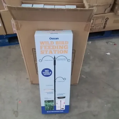 BOX CONTAINING APPROXIMATELY 6 BRAND NEW BOXED OSSIAN BIRD FEEDERS