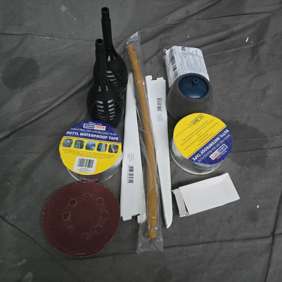APPROXIMATELY 15 ASSORTED HOUSEHOLD ITEMS TO INCLUDE BUTYL WATERPROOF TAPE, 320MM WALL BRACKET, MINI OUTDOOR SOLAR LIGHTS, ETC