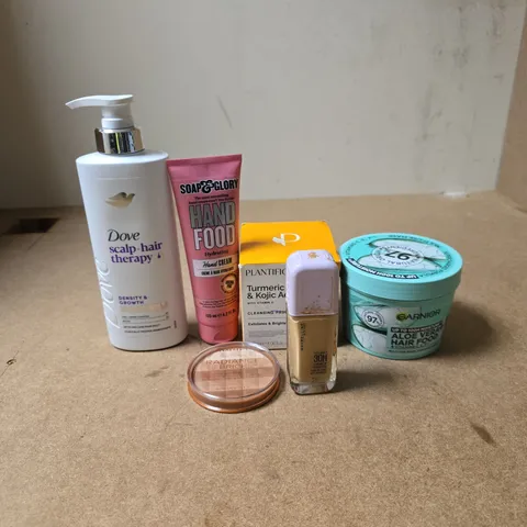 TOTE OF APPROXIMATELY 20 ASSORTED COSMETIC ITEMS TO INCLUDE DOVE SCALP HAIR THERAPY, SOAP & GLORY HAND FOOD, GARNIER ALOE VERA+ HAIR FOOD, RIMMEL RADIANCE BRICK ETC