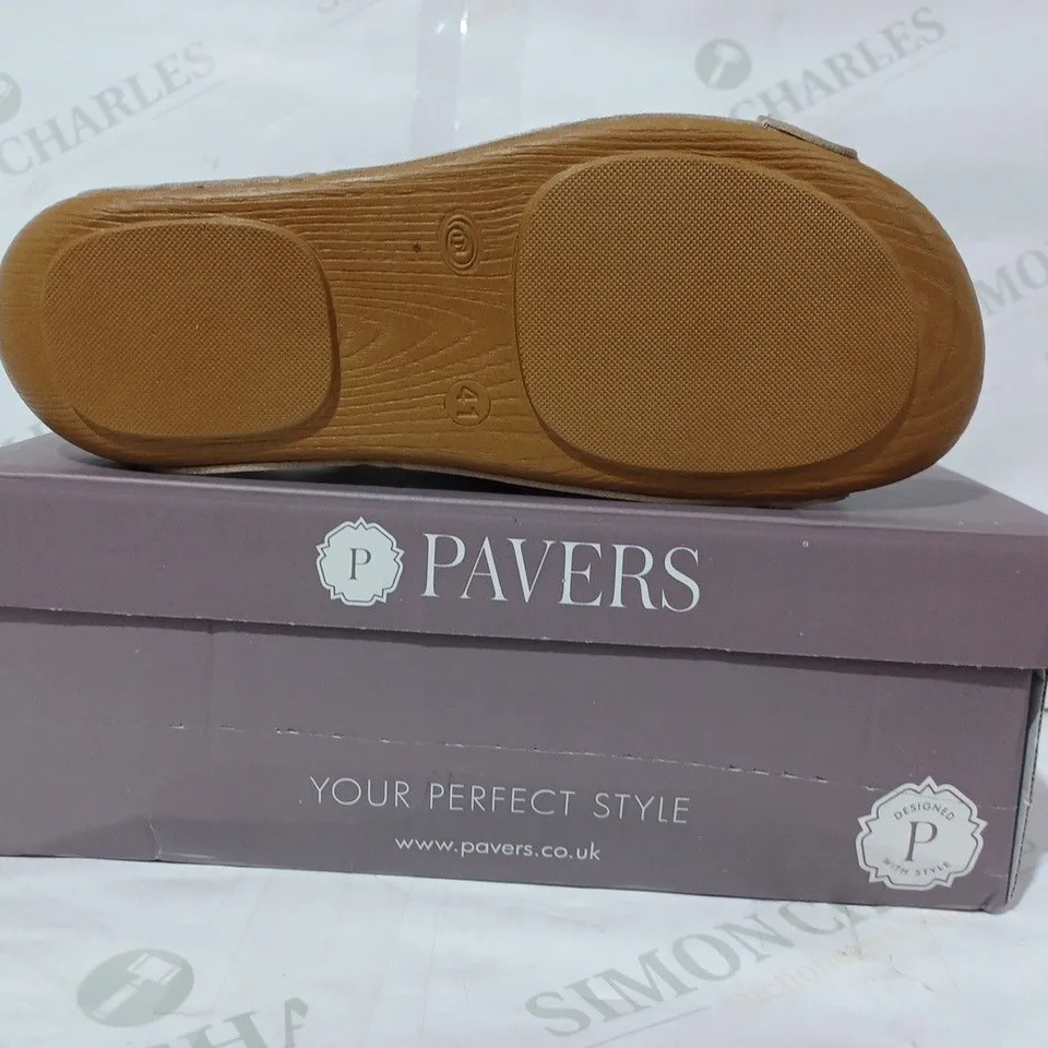 BOXED PAIR OF PAVERS OPEN TOE LOW WEDGE SANDALS IN METALLIC GOLD COLOUR EU SIZE 41