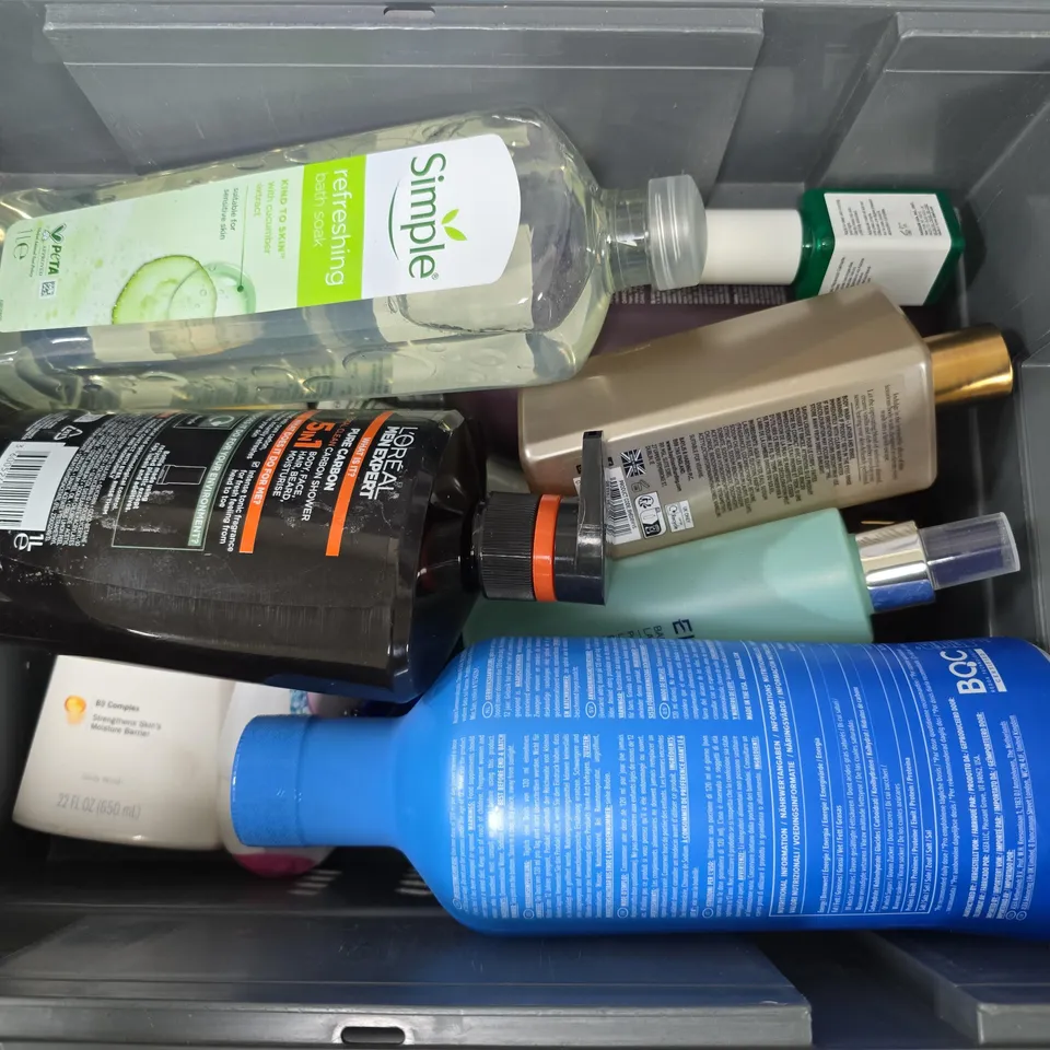 APPROXIMATELY 14 ASSORTED HEALTH & BEAUTY PRODUCTS TO INCLUDE LOREAL MEN EXPERT PURE CARBON SHOWER, ASEA FOOD SUPPLEMENT, SIMPLE BATH SOAK, ETC - COLLECTION ONLY