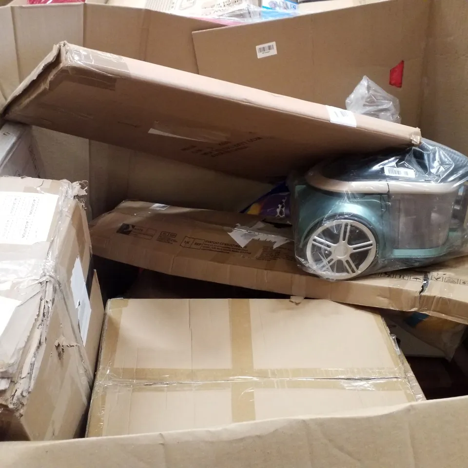 PALLET CONTAINING ASSORTED PRODUCTS INCLUDING MATTRESS TOPPER, BAIN MARIE, MICROFIBRE MOP, KNITTING MACHINE & EXTENDABLE WATER BRUSH 4.6M