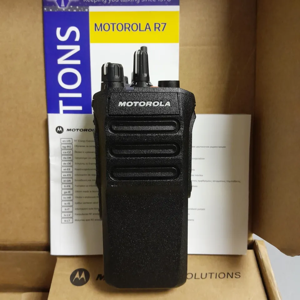 BOXED MOTOROLA SOLUTIONS R7 WALKIE TALKIE