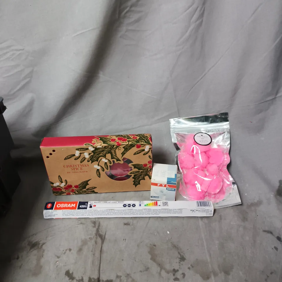 APPROXIMATELY 15 ASSORTED HOUSEHOLD ITEMS TO INCLUDE LIGHT BULBS, SCENTED CANDLES AND WAX MELTS