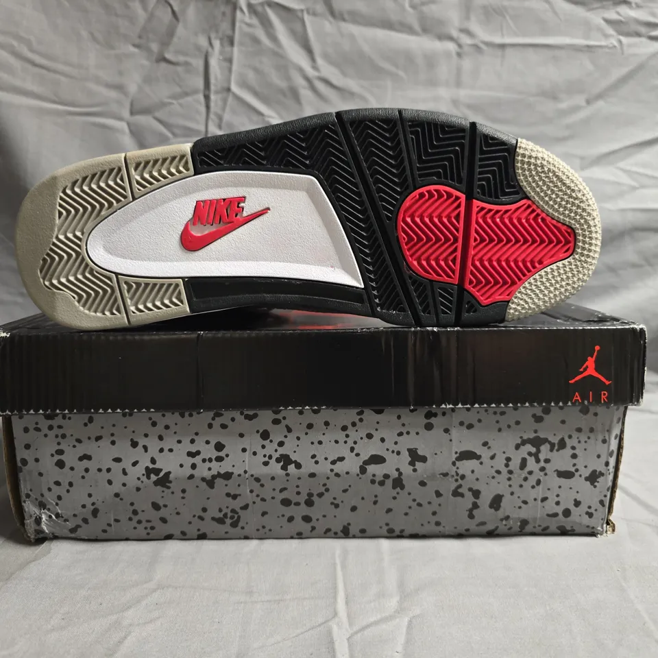 BOXED PAIR OF NIKE AIR JORDAN 4 RETRO SHOES IN WHITE/GREY/BLACK SIZE UK 9