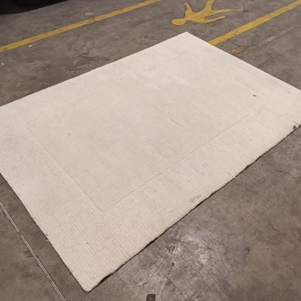 QUALITY DESIGNER AREA RUG - APPROXIMATELY 231CM X 161CM