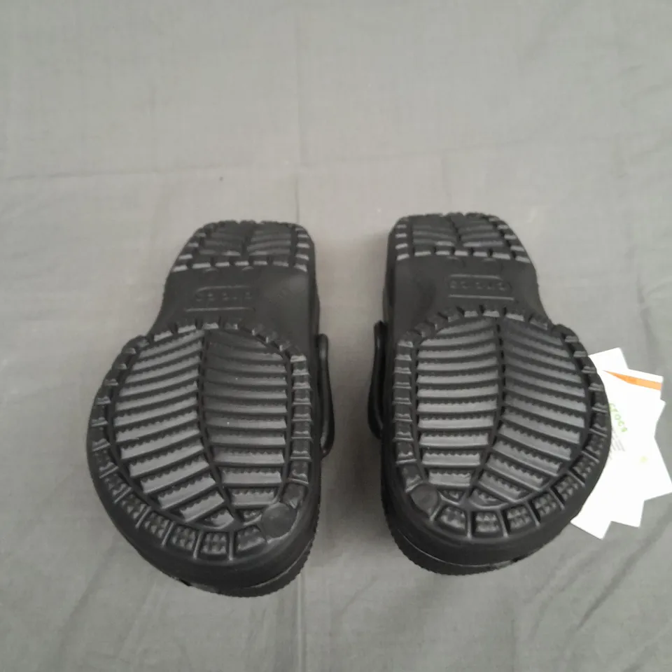 UNBOXED PAIR OF CROCS REVIVA BLACK SIZE M5