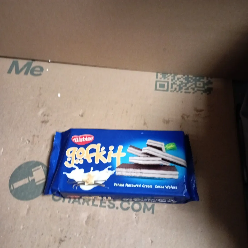  BOX OF APPROXIMATELY 20 PACKS OF GOFKIT VANILLA FLAVOURED CREAM COCOA WAFERS SNACK BAR