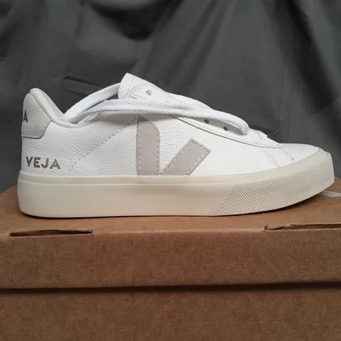 BOXED VEJA CAMPO CJROMEFREE LEATHER EXTRA WHITE TRAINERS - UK 2
