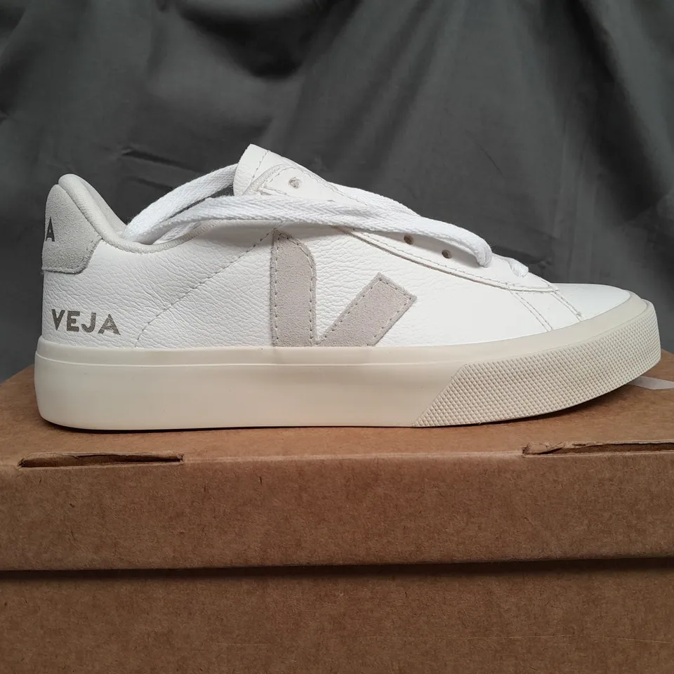 BOXED VEJA CAMPO CJROMEFREE LEATHER EXTRA WHITE TRAINERS - UK 2 