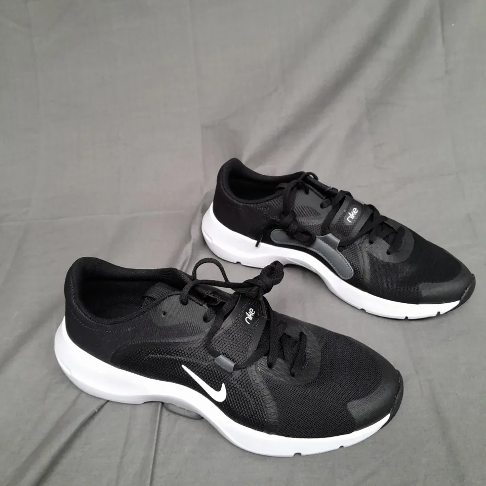 BOXED PAIR OF NIKE MENS TREAK 13 SNEAKER IN BLACK SIZE UK 8