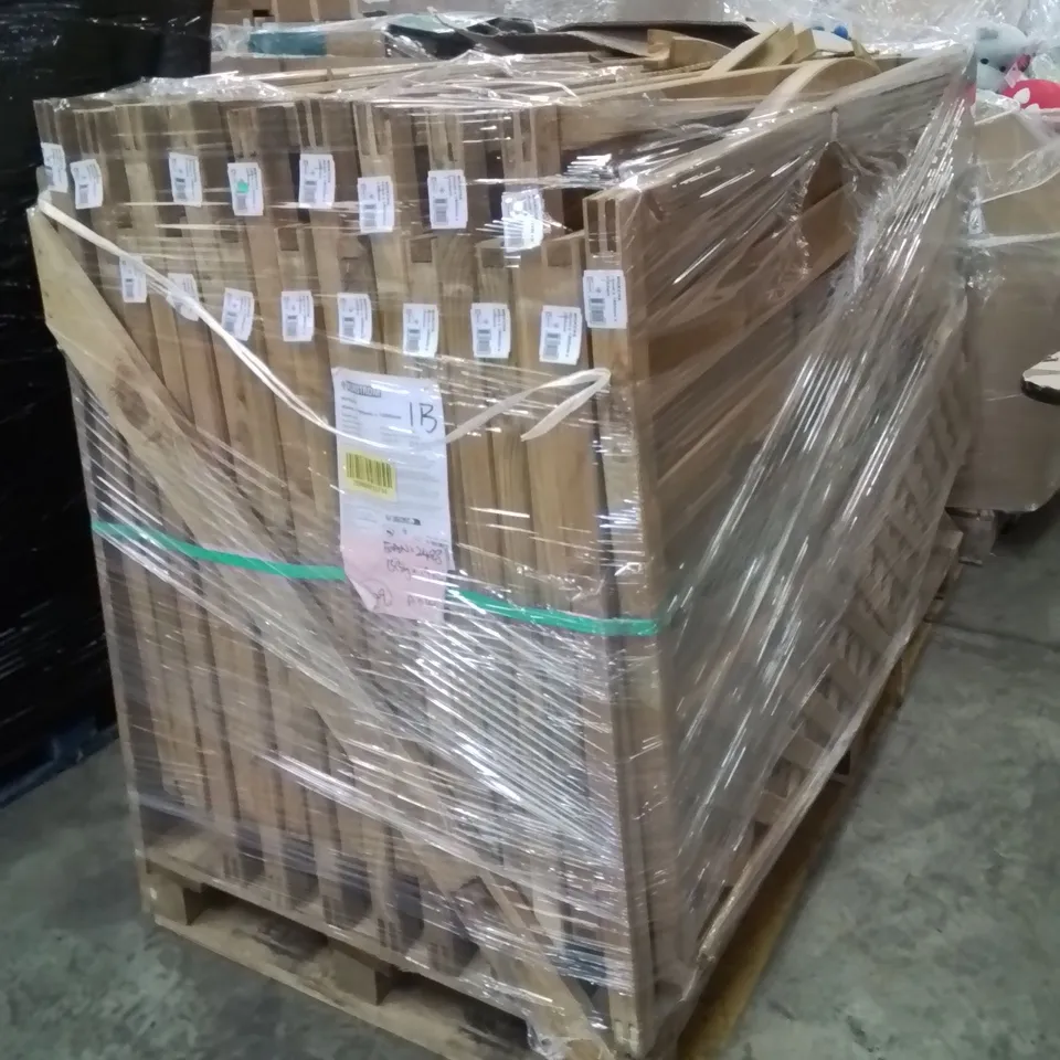 PALLET CONTAINING A LARGE QUANTITY OF WOODEN GARDEN PANELS 40MMX1800MMX1050MM