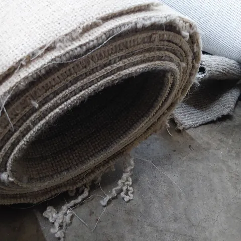 ROLL OF QUALITY NATURAL CO-ORDINATES TAWNY STRIPED CARPET APPROXIMATELY 4M Γ 3.8M
