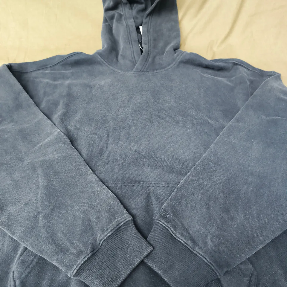 HOLLISTER HOODED SWEATSHIRT – SIZE M