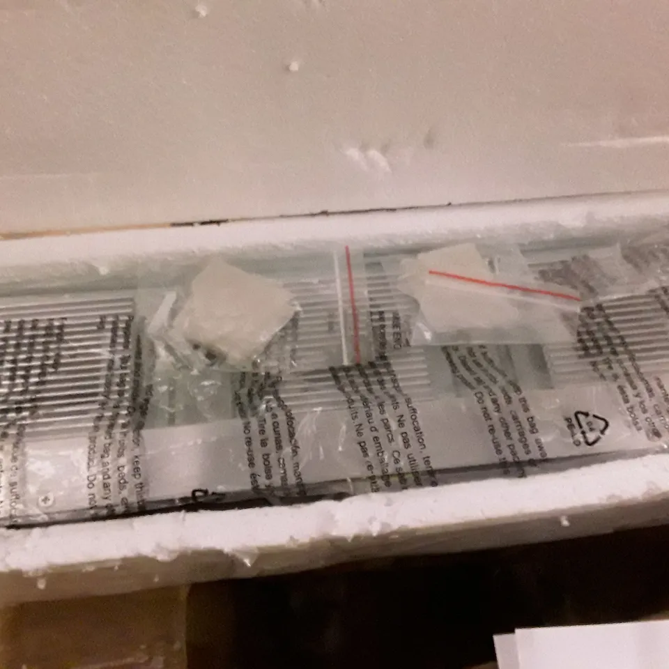 PALLET OF BRAND NEW HOMEWARE STOCK INCLUDING HALOGEN WALL LIGHT & DRAWERS HANDLES