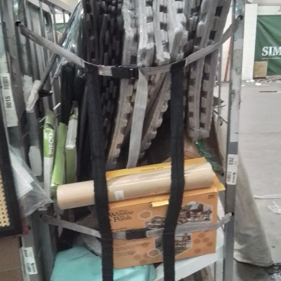 CAGE OF ASSORTED HOUSEHOLD GOODS AND PRODUCTS TO INCLUDE;LED CEILING LIGHT,SUITCASE,FOAM MATS,PLAYPEN 