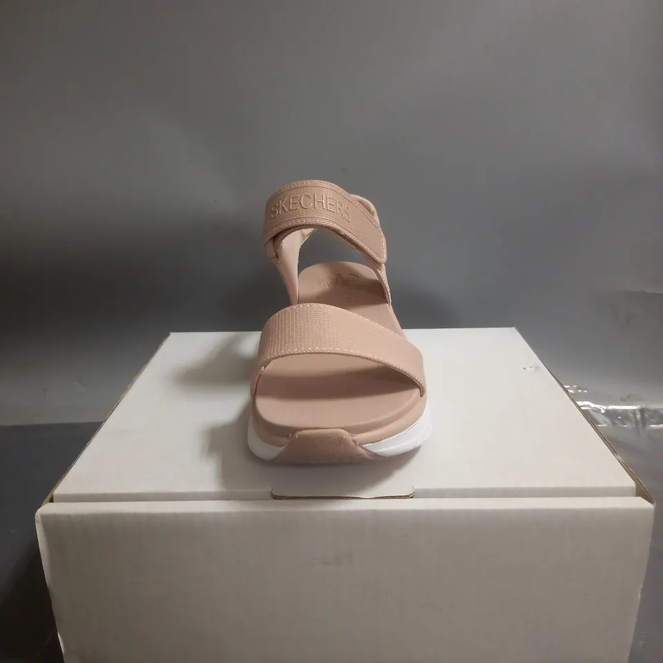 SKECHERS D'LUX WALKER WEDGE SANDALS PINK SIZE 5