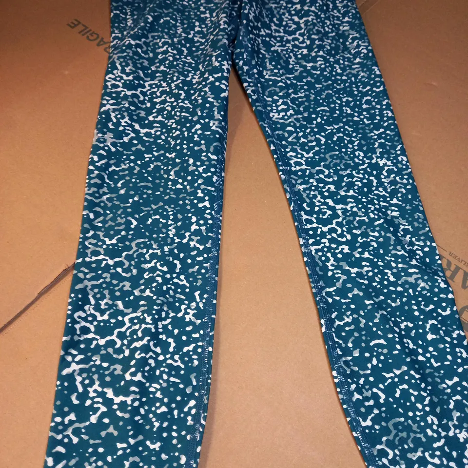 UNDER ARMOUR GREEN PRINT FITNESS LEGGINGS - MEDIUM