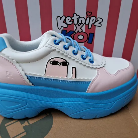 BRAND NEW BOXED KOI KETNIPZ BEAN SAYS HI CHUNKY TRAINERS IN BLUE - UK 5
