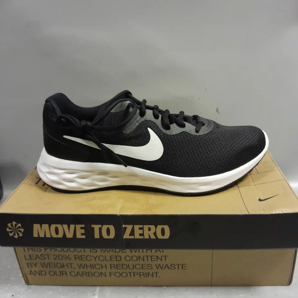 BOXED PAIR OF NIKE REVOLUTION 6 BLACK/WHITE RUNNING TRAINERS - 9.5