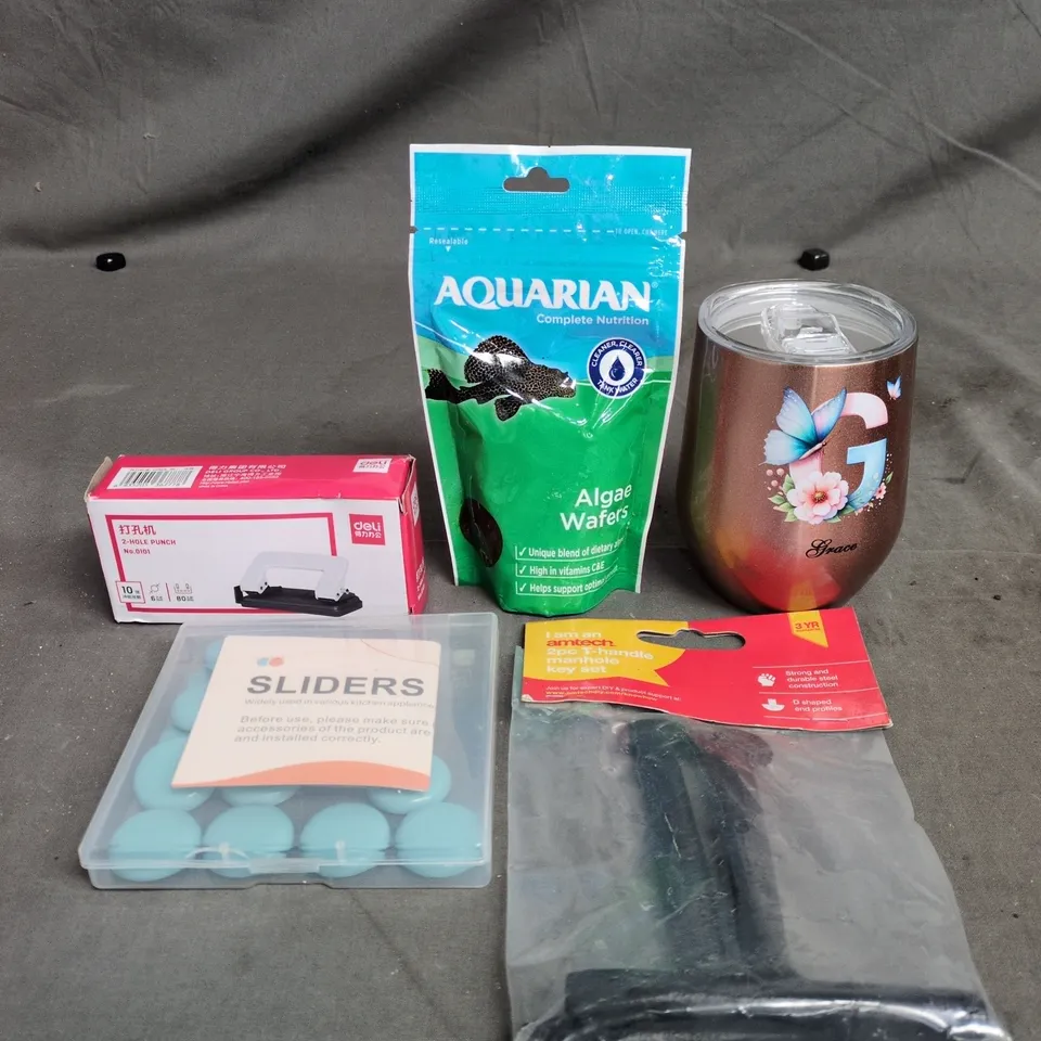 APPROXIMATELY 15 ASSORTED HOUSEHOLD ITEMS TO INCLUDE HOLE PUNCH, AQUARIAN ALGAE WAFERS AND SLIDERS