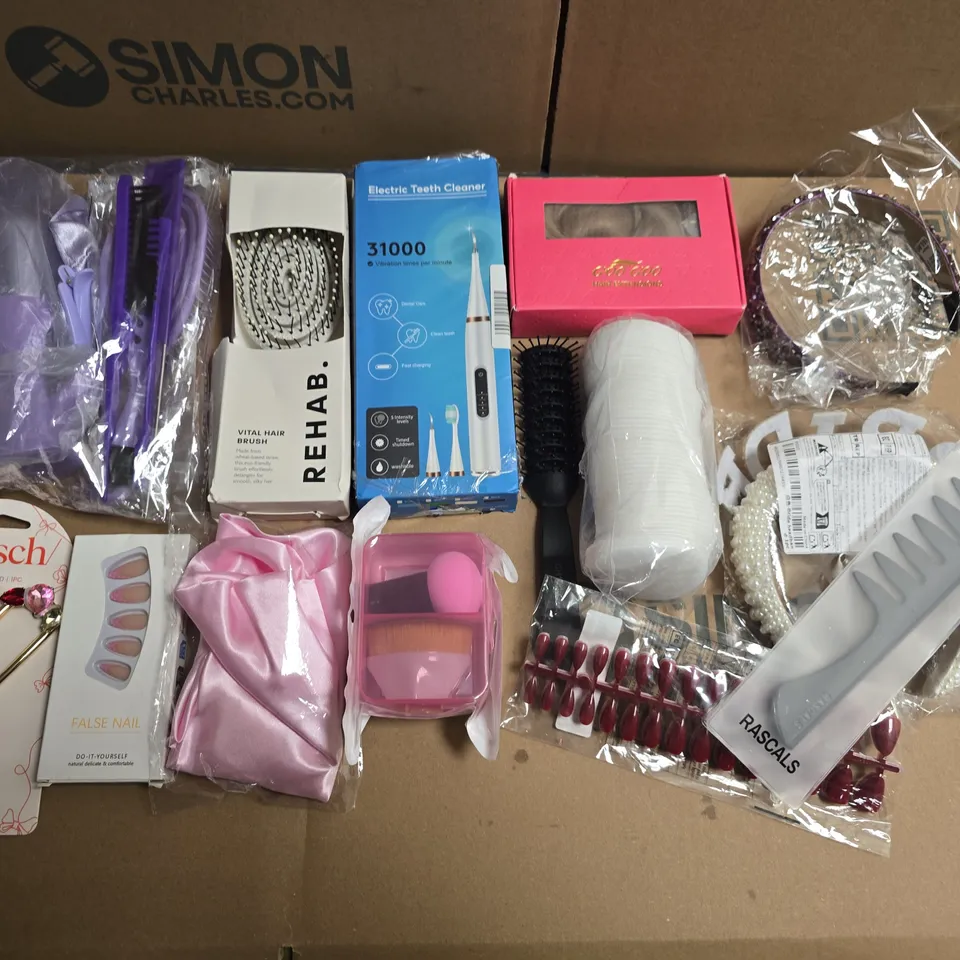 LOT OF APPROXIMATELY 30 ASSOTRED HEALTH & BEAUTY ACCESSORIES TO INCLUDE HAIR BRUSHES, MAKE UP BRUSHES AND HEAD BANDS