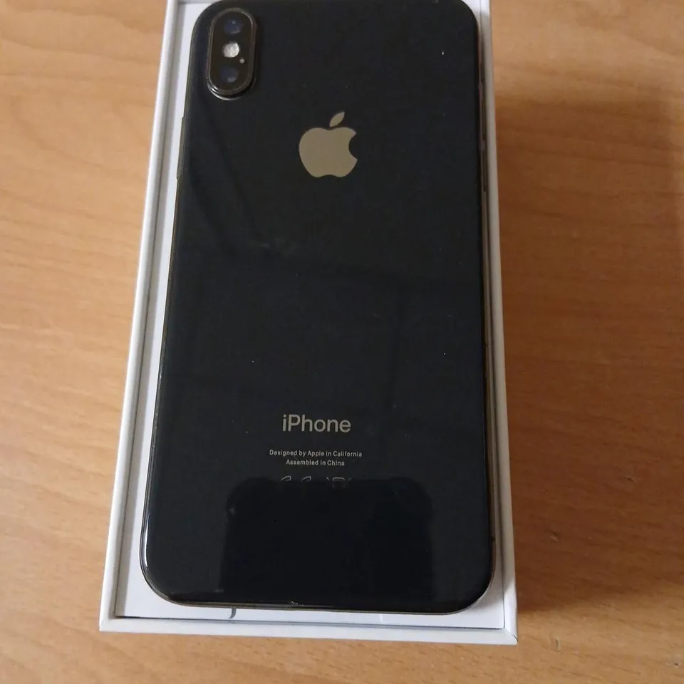 APPLE IPHONE XS 64GB – BOXED