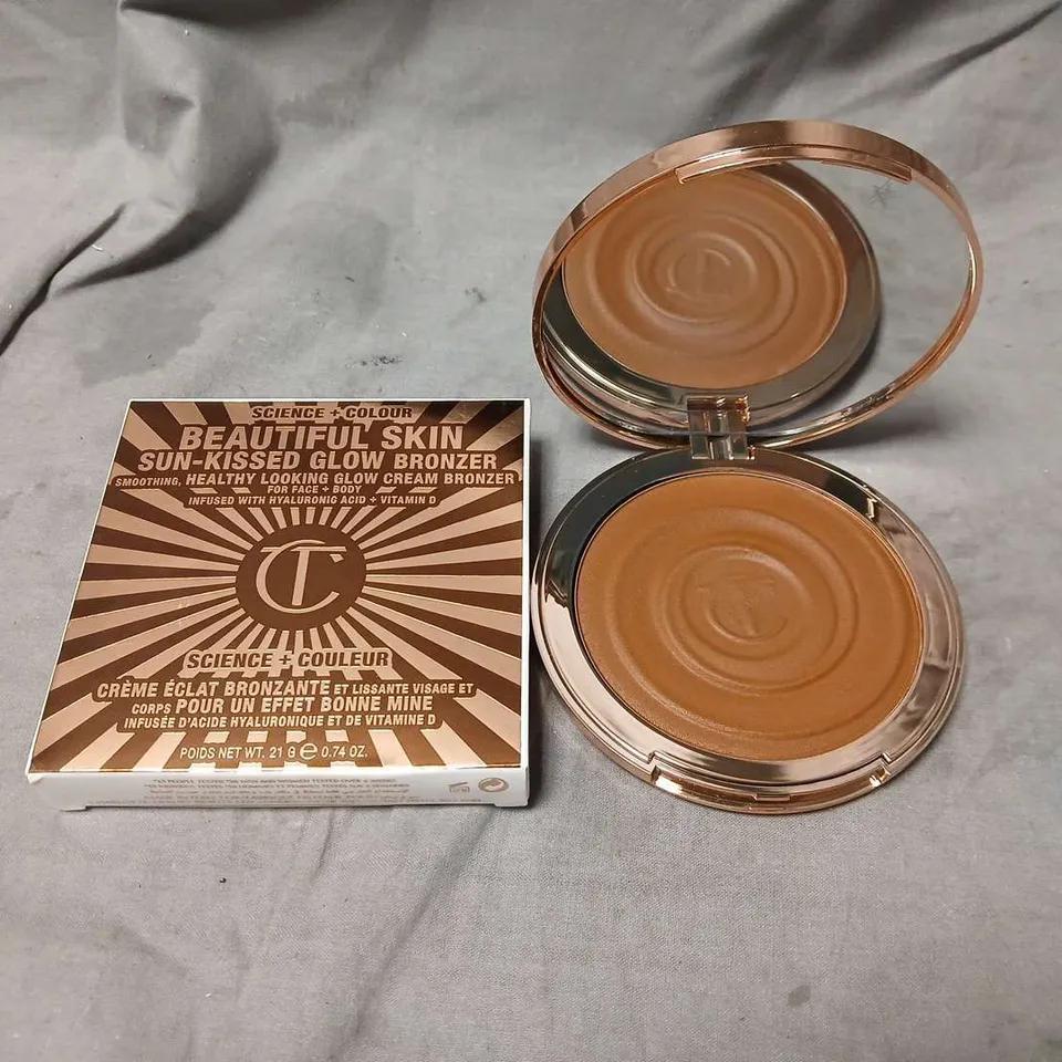 CHARLOTTE TILBURY SCIENCE + COLOUR BEAUTIFUL SKIN SUN-KISSED GLOW BRONZER – BRONZER COMPACT