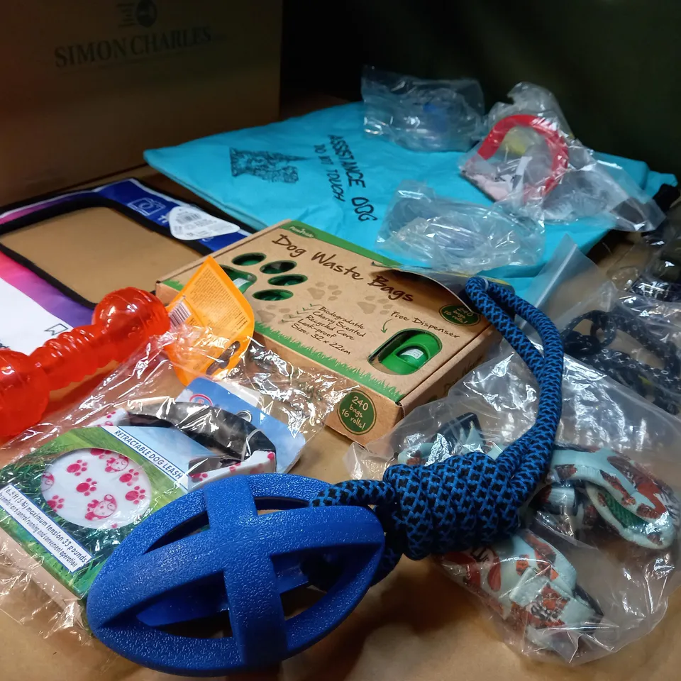 LOT OF APPROX 15 ASSORTED HOUSEHOLD/DOG/MEDICAL ITEMS TO INCLUDE: DOG LEAD, DOG HARNESS, 