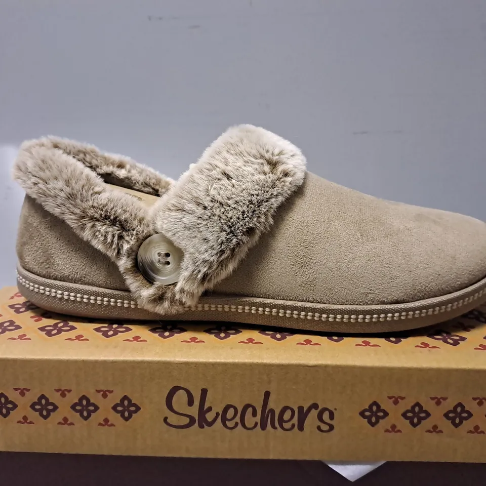 BOXED SKECHERS COZY CAMPFIRE FRESH TOAST IN DARK TAUPE - UK 6 