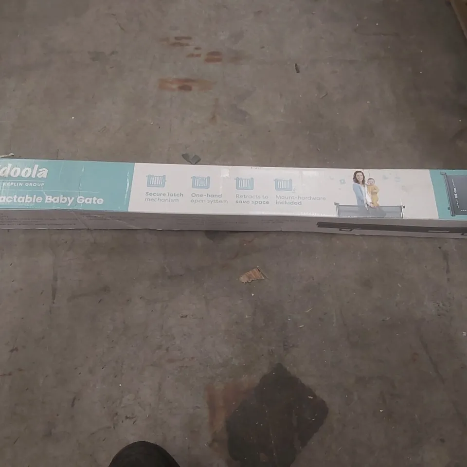 BOXED KIDOOLA RETRACTABLE SAFETY GATE
