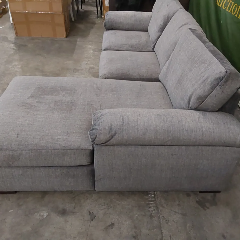 DESIGNER 3 SEATER GREY FABRIC UPHOLSTERED CHAISE SOFA 