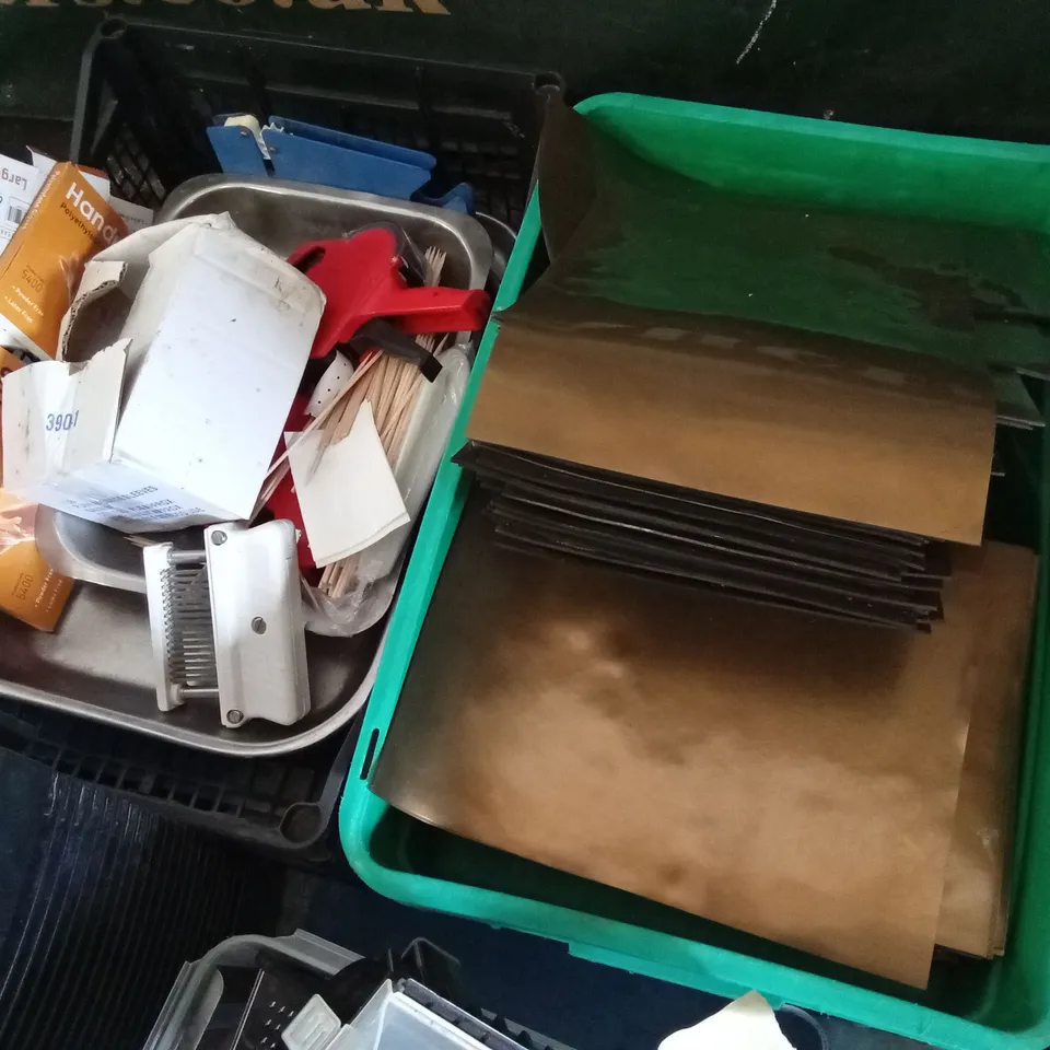 PALLET OF ASSORTED CATERING SUPPLIES 