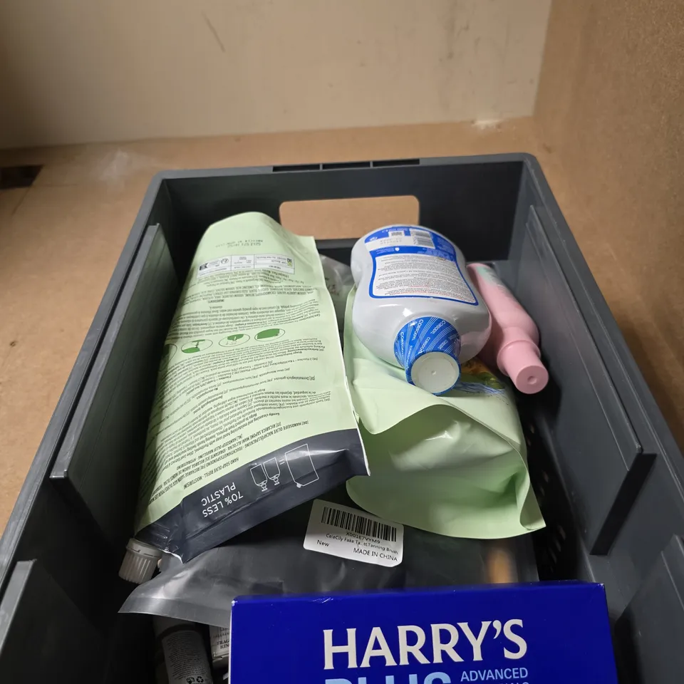 TOTE OF APPROXIMATELY 15 ASSORTED COSMETIC ITEMS TO INCLUDE OLIVE HAND SOAP REFILL, CORSODYL, HARRYS PLUS, HOLIDAY HAIR, EARTH AND CALM DEODORANT ETC