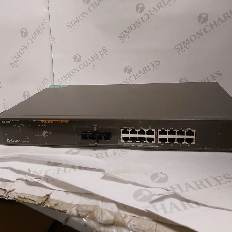 D-LINK DES-1016 10/100 FAST ETHERNET SWITCH 